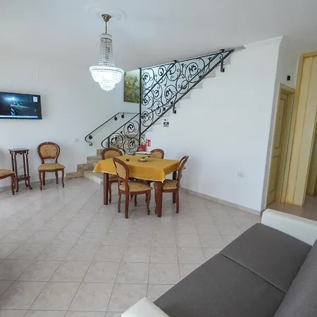 Apartment La Casa Di Nonno Uccio *
